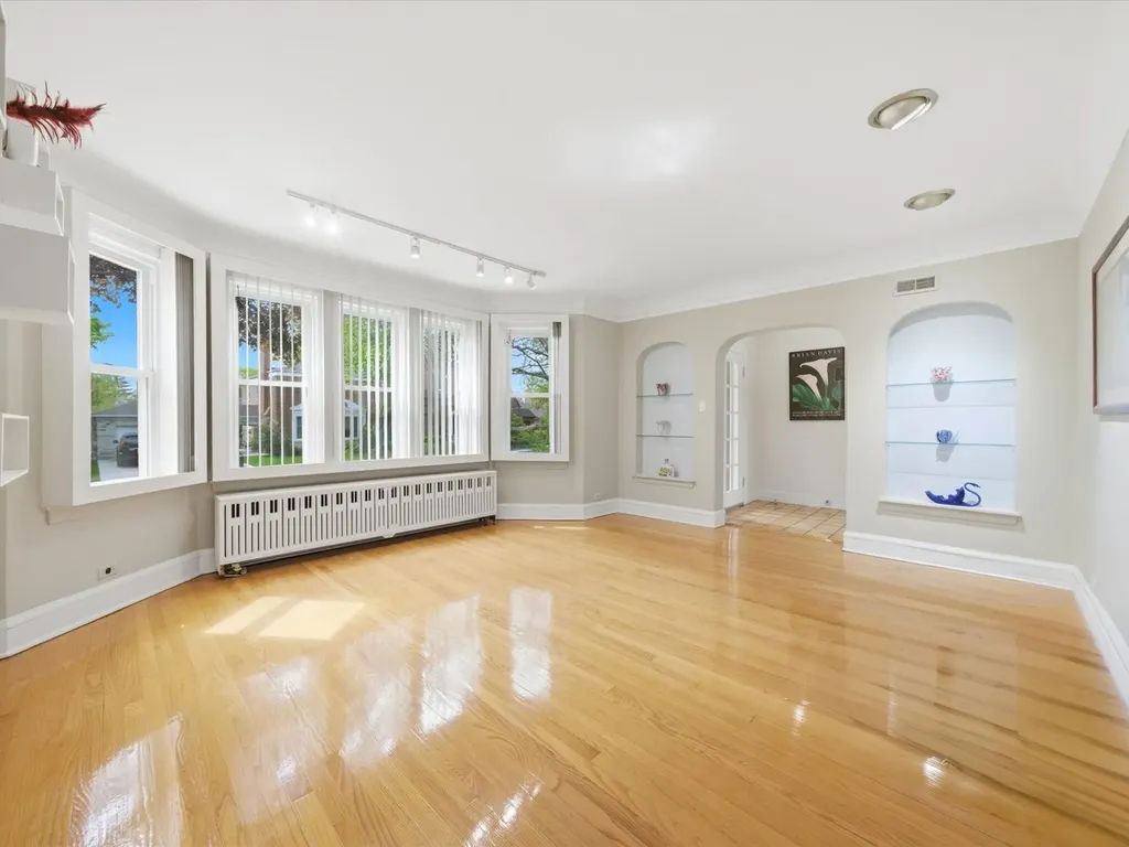 5919 North Bernard Street Chicago IL 60659