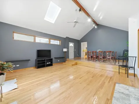 5919 North Bernard Street Chicago IL 60659