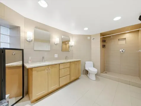 5919 North Bernard Street Chicago IL 60659