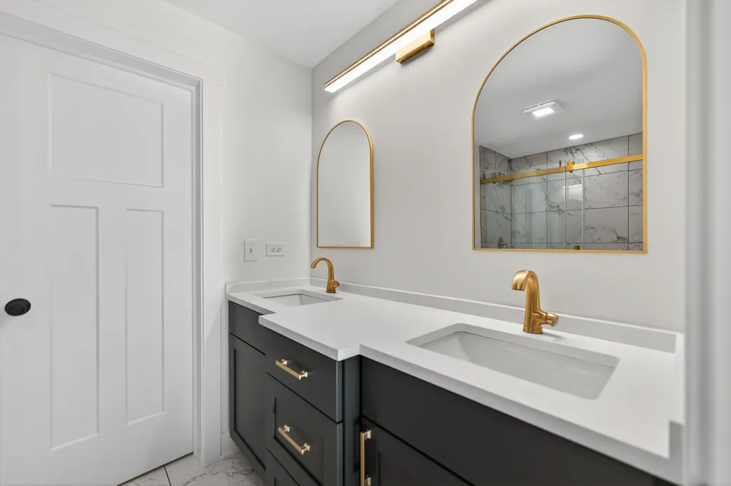 241 South Riverside Drive Villa Park IL 60181