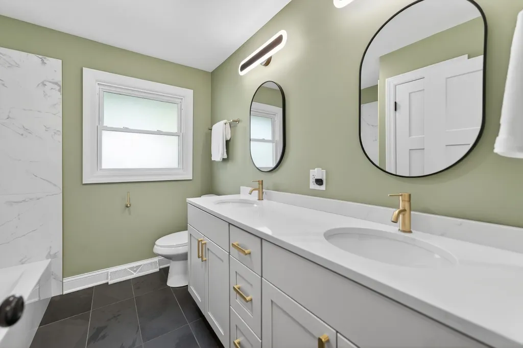 241 South Riverside Drive Villa Park IL 60181