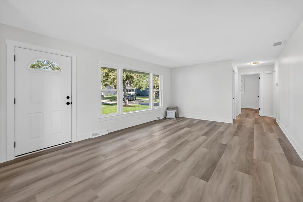 241 South Riverside Drive Villa Park IL 60181