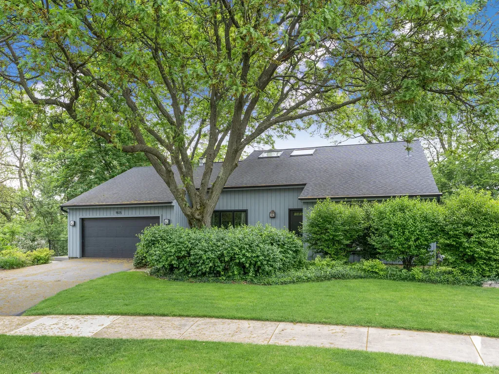 1925 Pine Road Lisle IL 60532