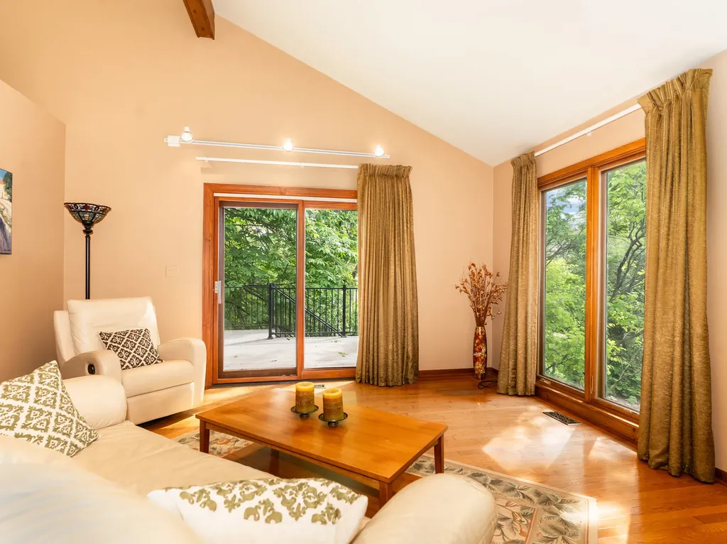 1925 Pine Road Lisle IL 60532