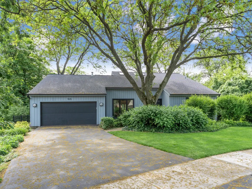 1925 Pine Road Lisle IL 60532