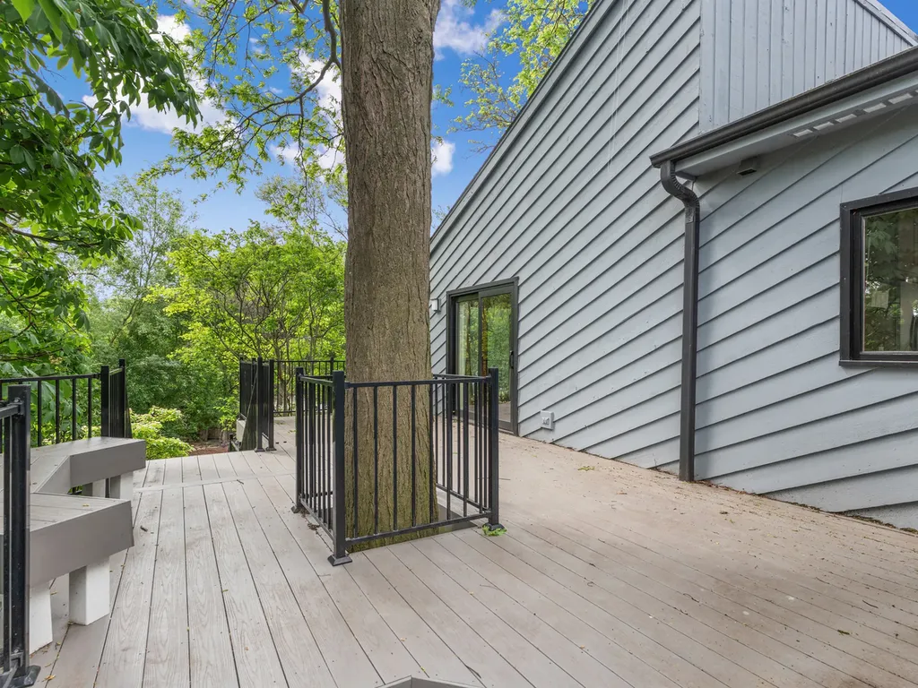 1925 Pine Road Lisle IL 60532