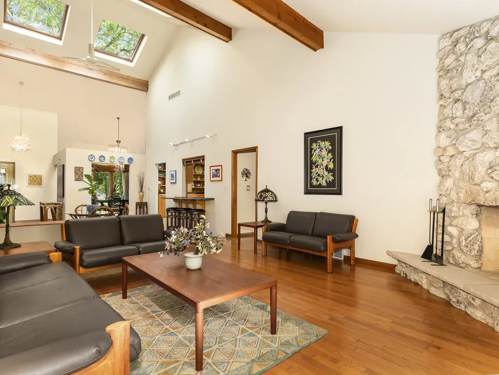 1925 Pine Road Lisle IL 60532