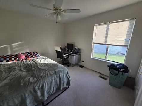 390 Springlake Lane Aurora IL 60504
