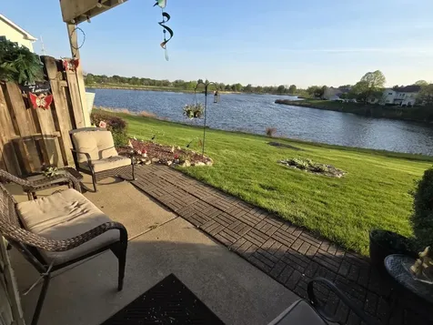 390 Springlake Lane Aurora IL 60504