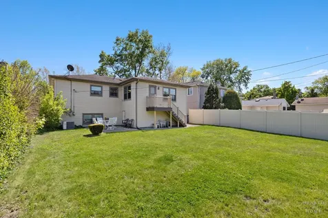 632 Polynesian Drive Des Plaines IL 60016