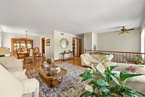 632 Polynesian Drive Des Plaines IL 60016