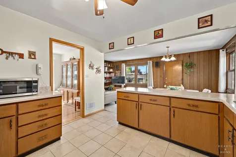632 Polynesian Drive Des Plaines IL 60016
