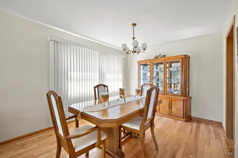 632 Polynesian Drive Des Plaines IL 60016