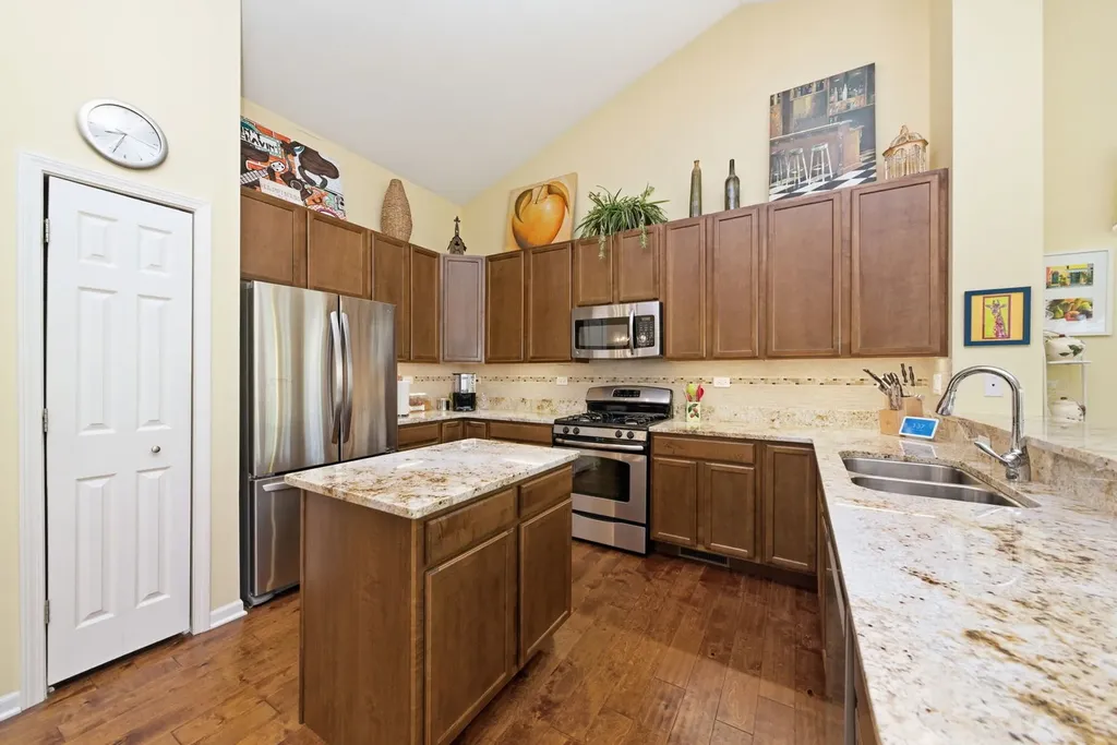 1242 Barkston Lane Aurora IL 60502
