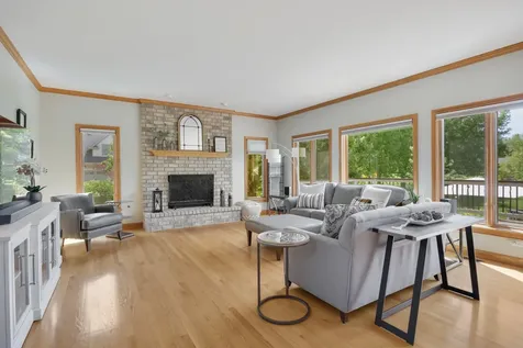 40W675 Stonebriar Lane Elgin IL 60124