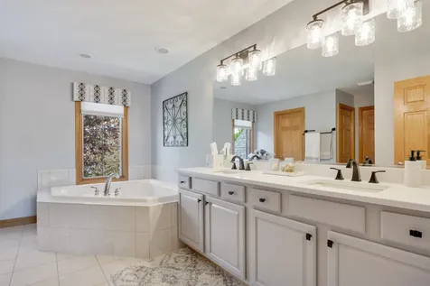 40W675 Stonebriar Lane Elgin IL 60124