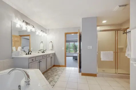 40W675 Stonebriar Lane Elgin IL 60124