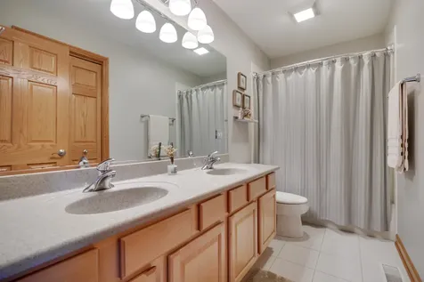 40W675 Stonebriar Lane Elgin IL 60124