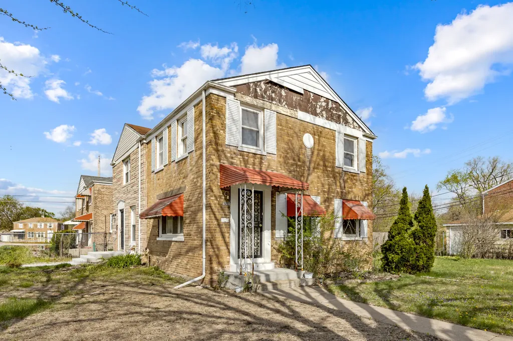 2556 East 97th Place Chicago IL 60617