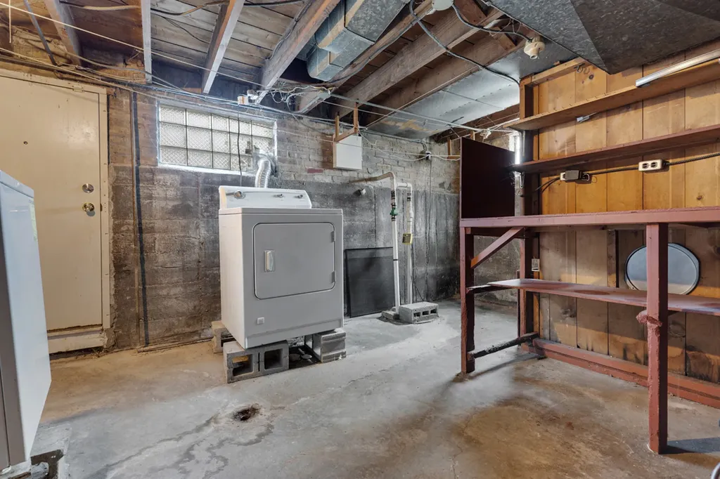 2556 East 97th Place Chicago IL 60617