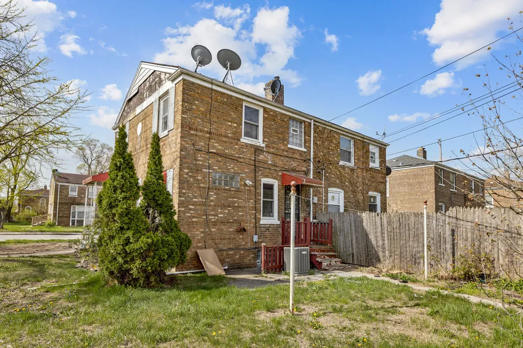 2556 East 97th Place Chicago IL 60617