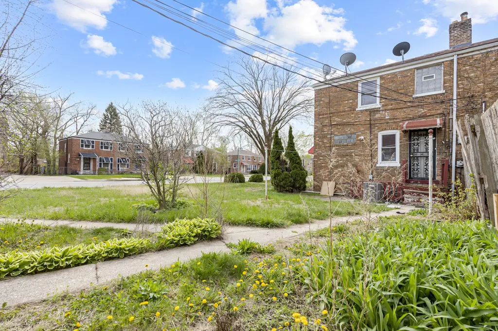 2556 East 97th Place Chicago IL 60617