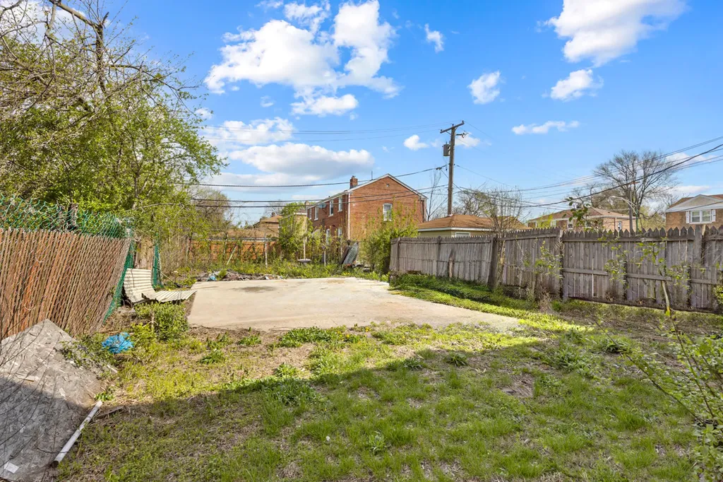 2556 East 97th Place Chicago IL 60617