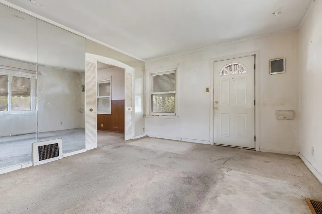 2556 East 97th Place Chicago IL 60617