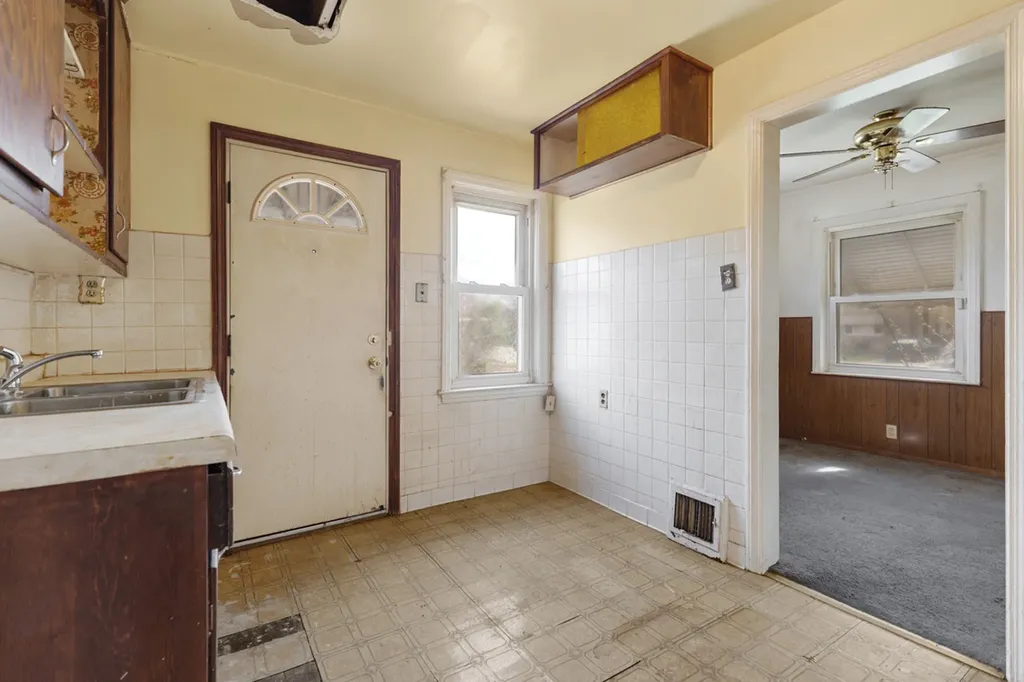 2556 East 97th Place Chicago IL 60617