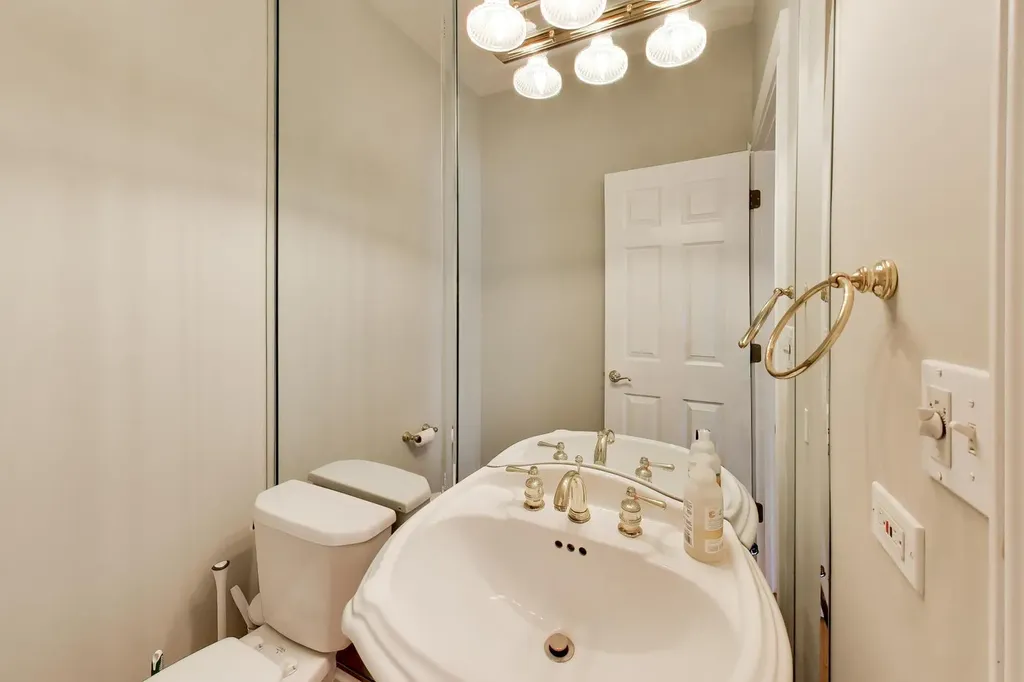 2232 Regency Woods Drive Lisle IL 60532