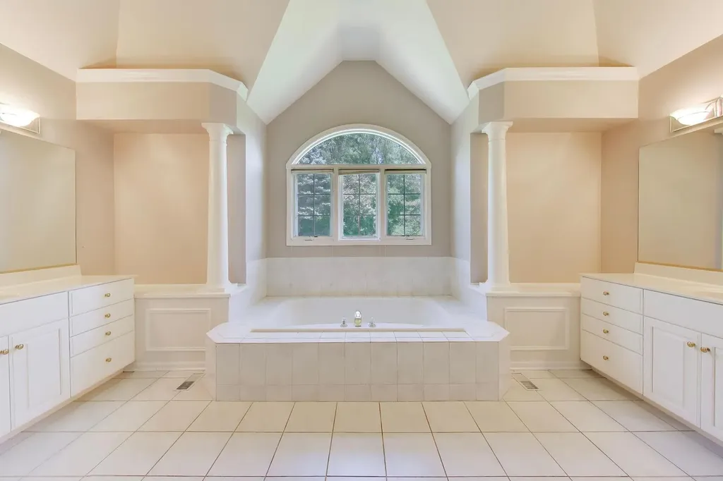 2232 Regency Woods Drive Lisle IL 60532