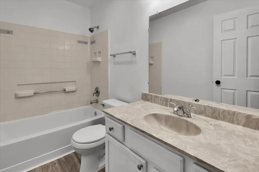 984 Four Seasons Boulevard Aurora IL 60504