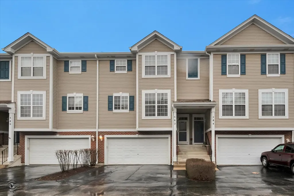 582 Declaration Lane Aurora IL 60502