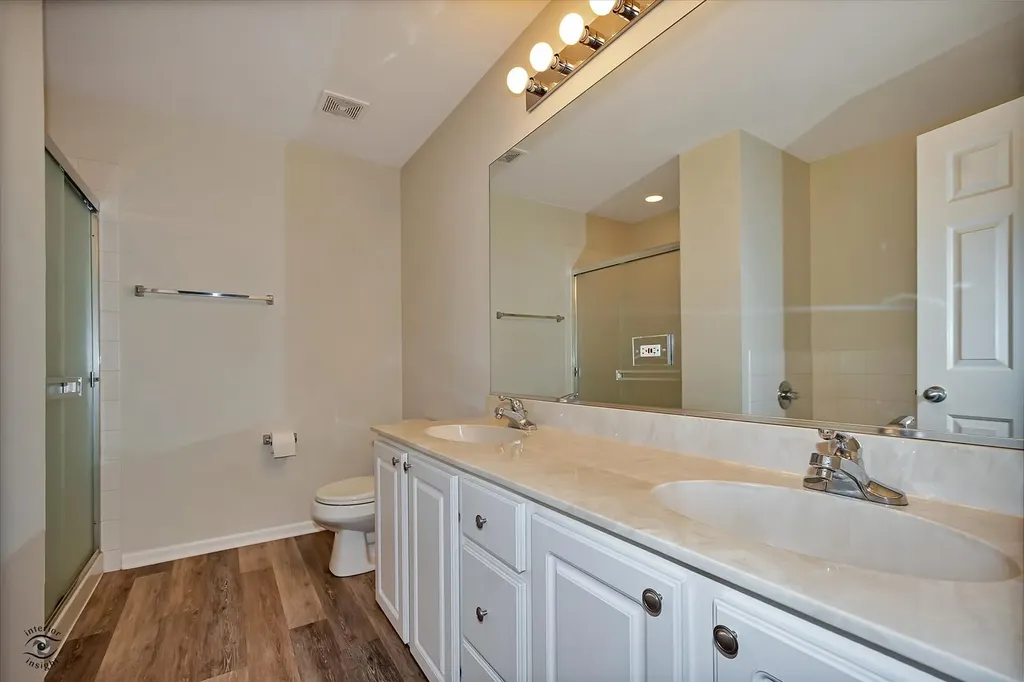 582 Declaration Lane Aurora IL 60502