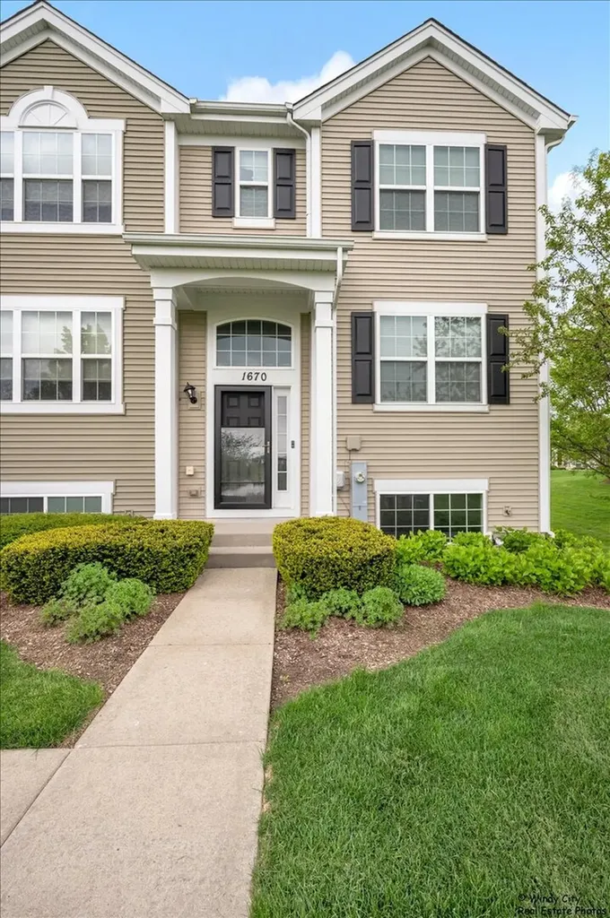 1670 Ruby Drive Pingree Grove IL 60140