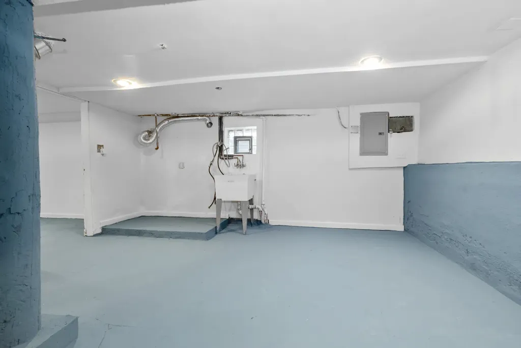 7642 South Dante Avenue Chicago IL 60619
