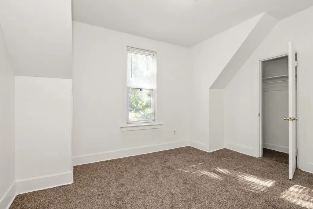 7642 South Dante Avenue Chicago IL 60619