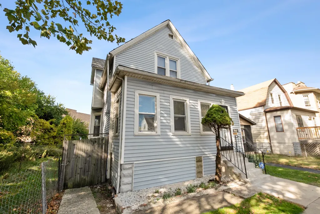 7642 South Dante Avenue Chicago IL 60619