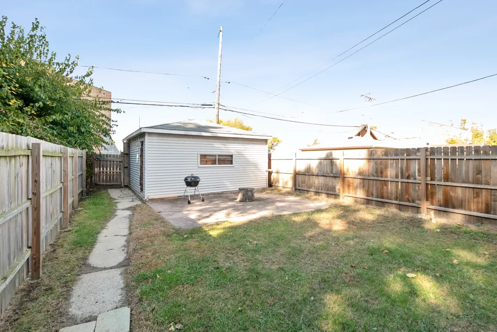 7642 South Dante Avenue Chicago IL 60619