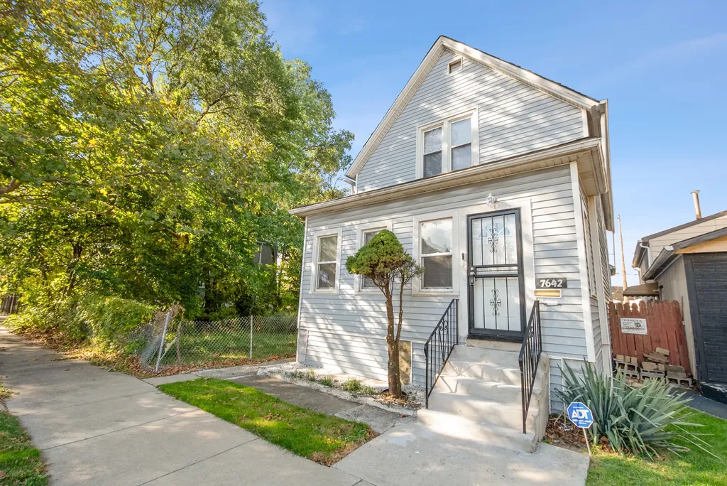 7642 South Dante Avenue Chicago IL 60619