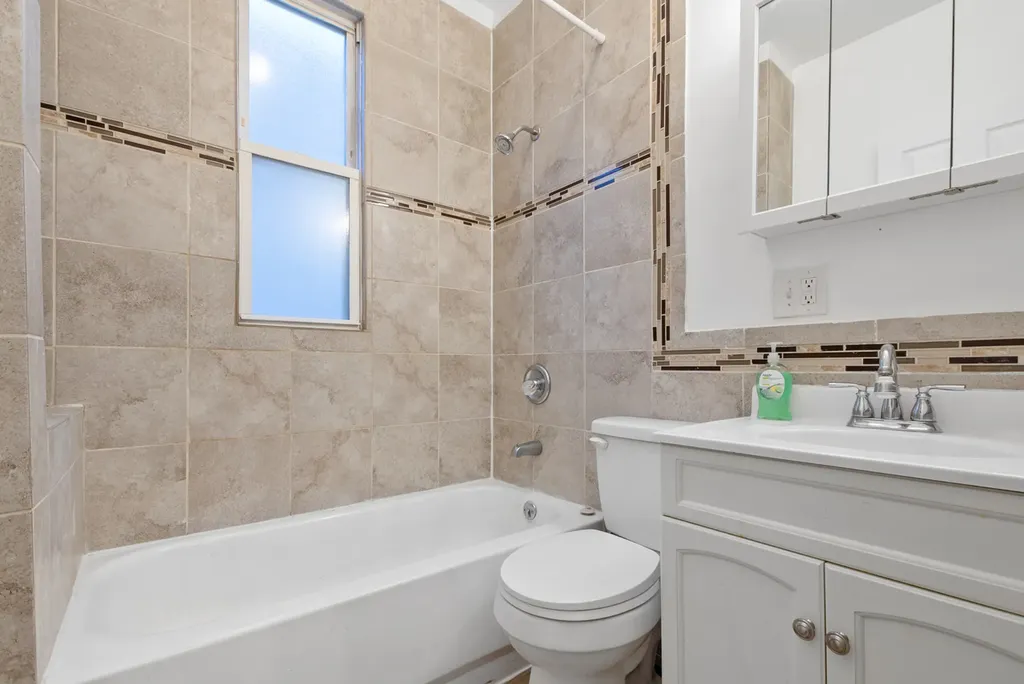 7642 South Dante Avenue Chicago IL 60619