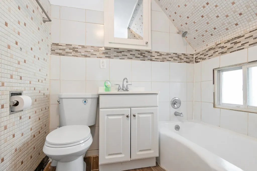 7642 South Dante Avenue Chicago IL 60619