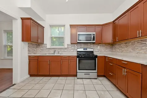 7642 South Dante Avenue Chicago IL 60619