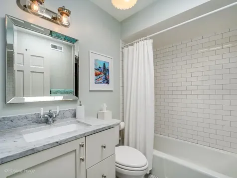 1907 North Cleveland Avenue Chicago IL 60614