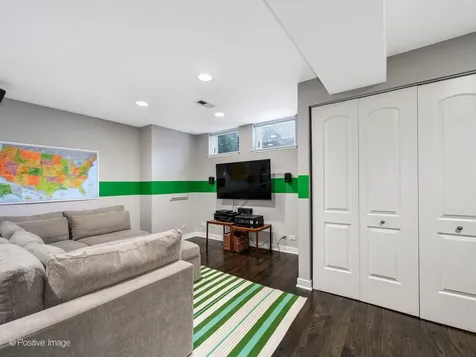 1907 North Cleveland Avenue Chicago IL 60614