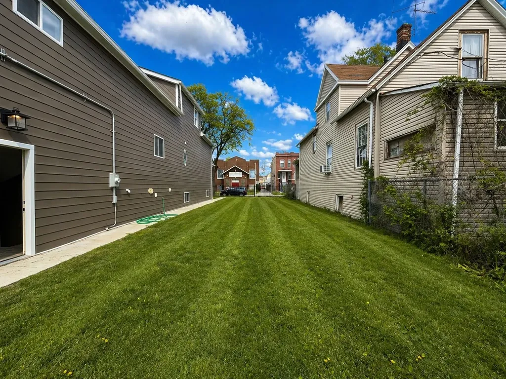 5415 West Rice Street Chicago IL 60651