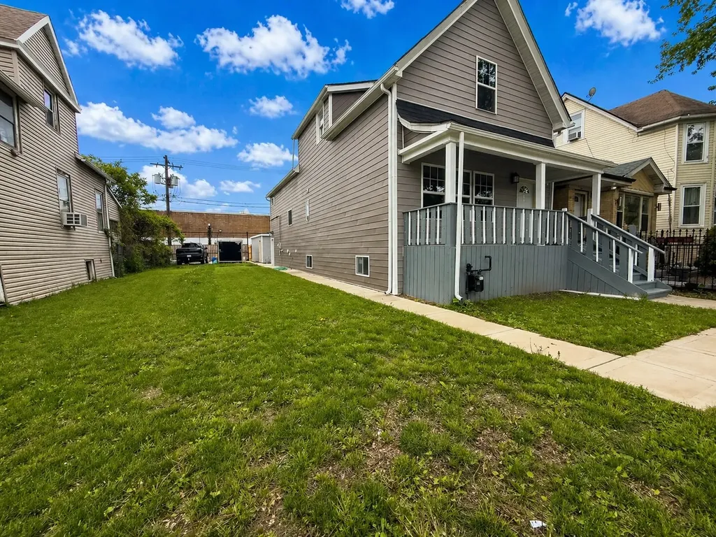 5415 West Rice Street Chicago IL 60651