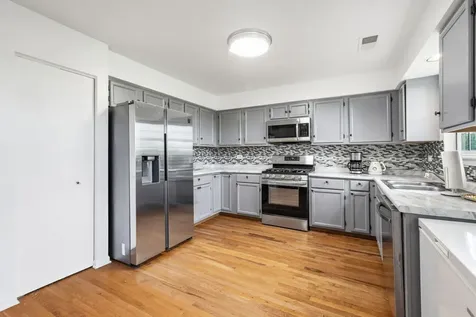 63 Tyler Court Streamwood IL 60107