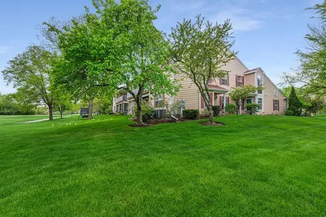 63 Tyler Court Streamwood IL 60107