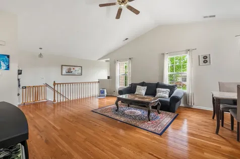 63 Tyler Court Streamwood IL 60107